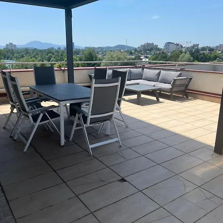 Apartman Stunning Terrace